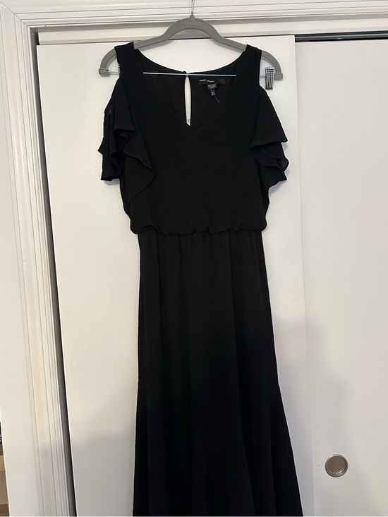 Maggy London Dresses & Skirts - Maggy London Black Ruffle Cold-Shoulder Maxi Dress